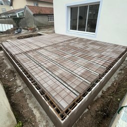 terrasse surélevée bois composite aménagement extérieur
